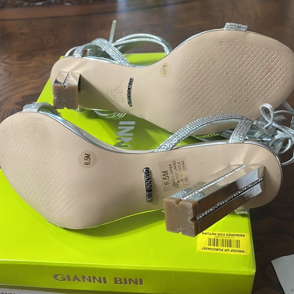 Gianni Bini Alessie Beautiful Silver Stilettos Size 6.5-Fit Like 7’s-Great Shape - Picture 4 of 4